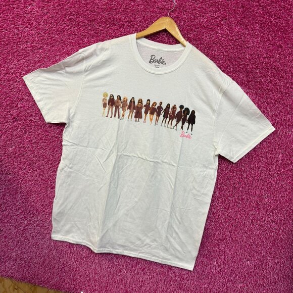 Barbies from around the world T-shirt size 2xl. - Picture 3 of 4